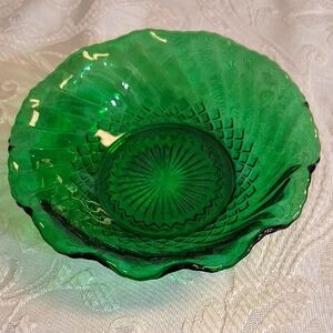 Vintage Anchor Hocking Emerald Green Glass Ruffled Edge Bowl